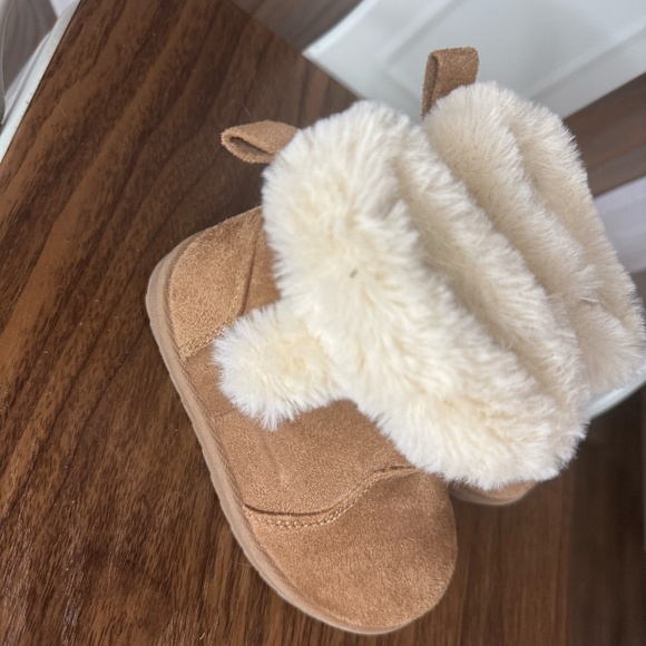 Brown Fuzzy boots size 5 c - Picture 4 of 4